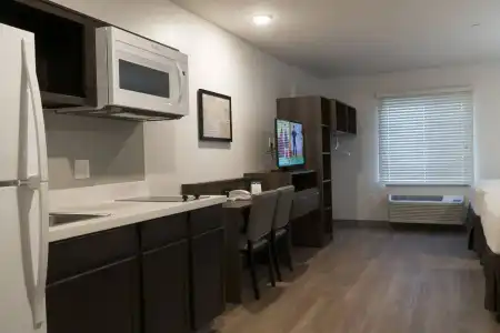 WoodSpring Suites Bakersfield East - 14