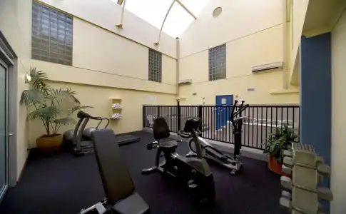 Madison Capital Executive Apartments - 9