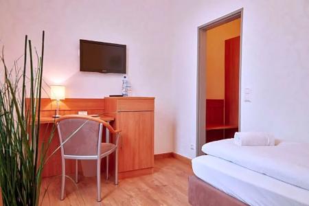 Bernstein Acamed Resort - 10