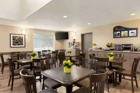 Days Inn by Wyndham Ottawa Airport - 11