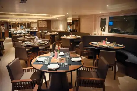 Monotel Luxury Business - 13