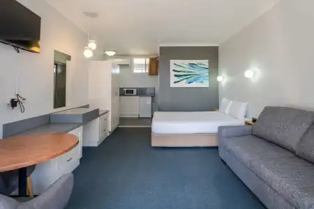 Port Aloha Motel - 76