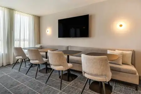 Sheraton Suites Old Town Alexandria - 85