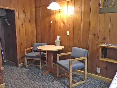 Park Motel and Cabins - 214