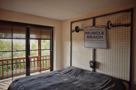 Road Stop Neandertal - 57