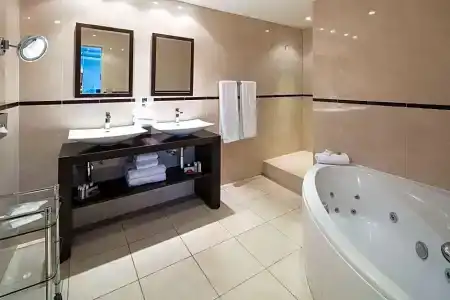 BW Premier Collection Mondial - 81