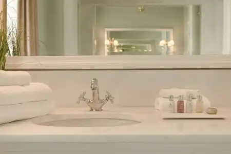 Noble Suites - 180