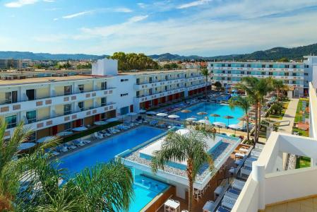 Dodeca Sea Resort by Forums - 10