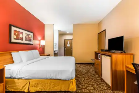 Quality Inn & Suites - 29