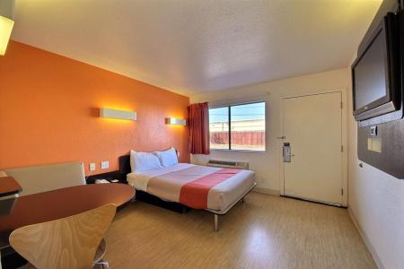 Motel 6 Laredo, TX - South - 13
