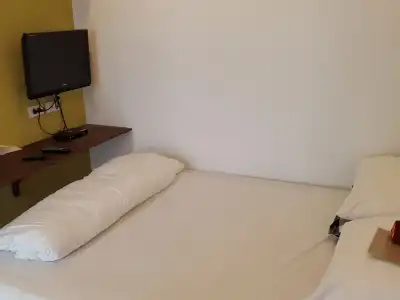 Baan Rare Guesthouse - 4