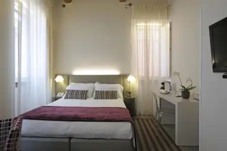 Trevi Palace Luxury Inn - 2