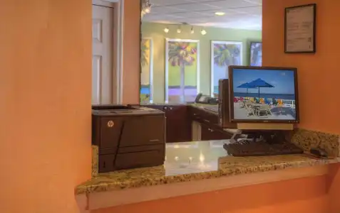 Sailport Waterfront Suites - 6