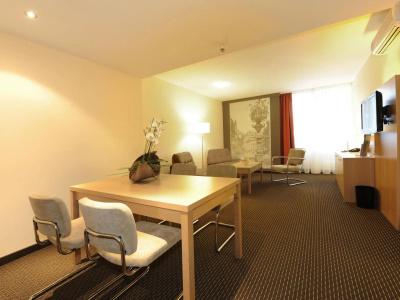 Best Western Premier Central Leonhard - 18