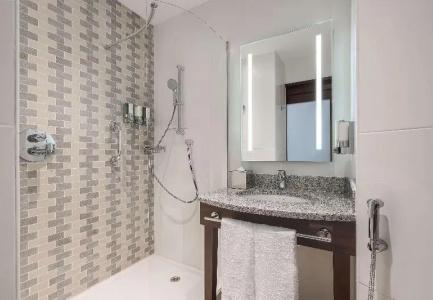 Hampton by Hilton Dubai Al Barsha - 40