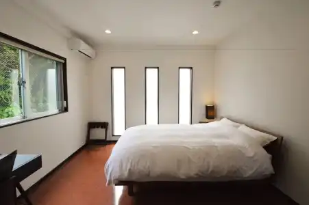 The White Reef - 4