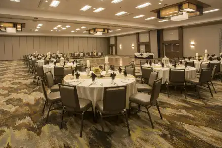 DoubleTree by Hilton Fresno Convention Center - 28