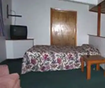 Cozy Cove Beachfront Resort Inn - 1