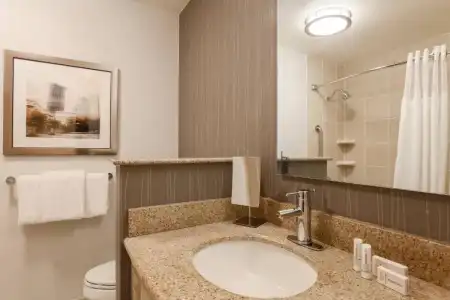 Courtyard by Marriott Pittsburgh Downtown - 35