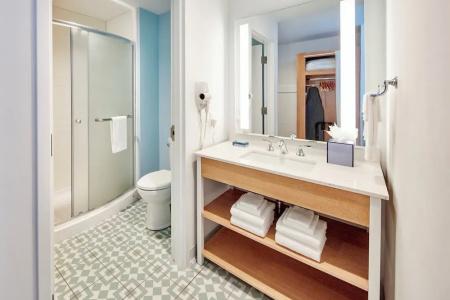 Universal's Endless Summer Resort – Dockside Inn and Suites - 18