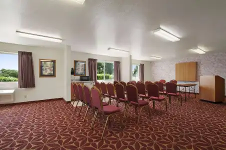 Super 8 by Wyndham Austin North/University Area - 10