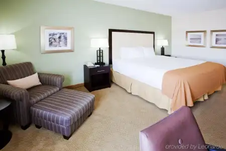 Holiday Inn Express Myrtle Beach-Broadway at the Beach by IHG - 3