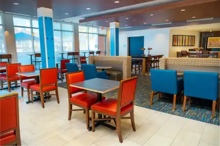 Holiday Inn Express & Suites Las Vegas - E Tropicana by IHG - 13