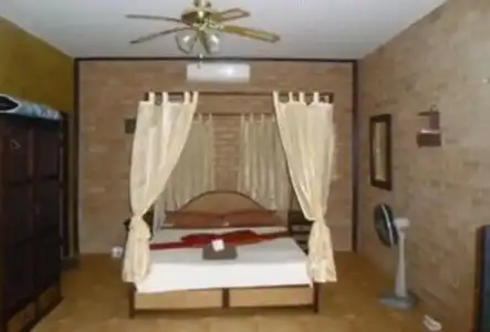 Sanuk bungalows - 20