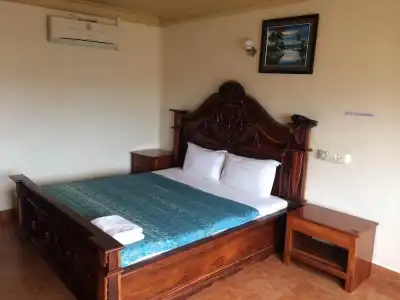Lux Guesthouse - 16