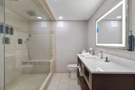 DoubleTree by Hilton Columbus - 62