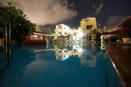 Sun and Sea Apartments - 16
