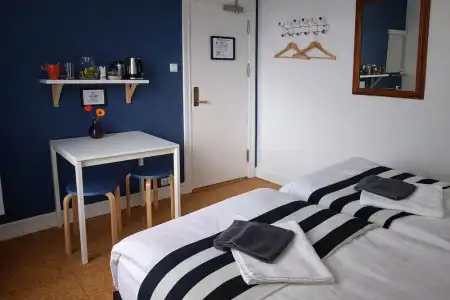Refurinn Reykjavik Guesthouse - 17