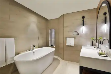 Double Tree by Hilton Dubai Business Bay - 64