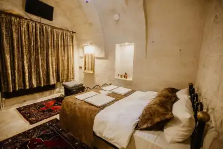 Romantic Cave - 51