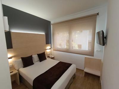 & Apartments Travessera - 37