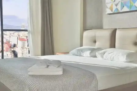 Season Suite Apart - 26