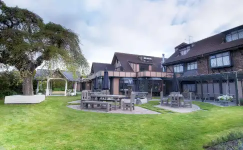 Distinction Coachman, Palmerston North - 12