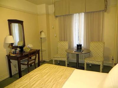 Funky Pool Side Cabana in Dtphx - 46