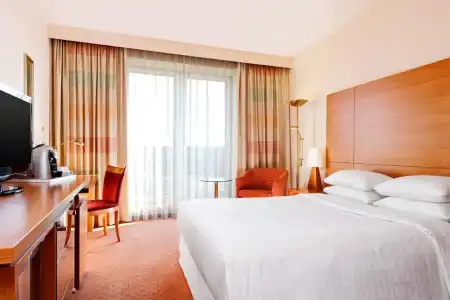 Sheraton Duesseldorf Airport - 56