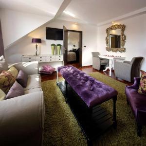 Moers van der Valk - 2