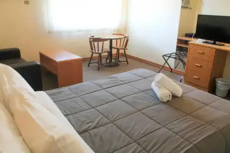 St Georges Motor Inn - 105