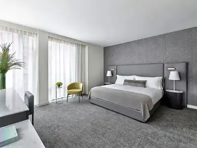 Smyth Tribeca - 74