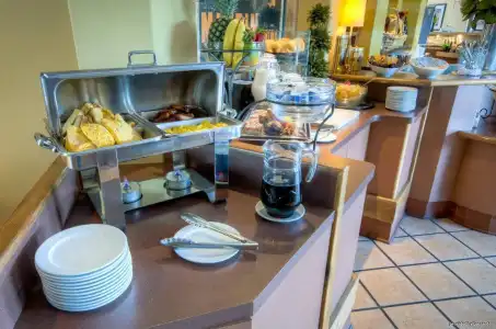 Best Western Plus Stoneridge Inn & Conference Centre - 10