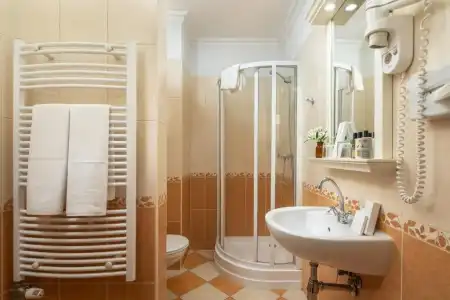 Queen's Court & Residence - 151