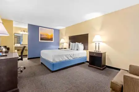 Baymont by Wyndham Orlando North Millenia - 32