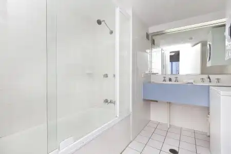 Surf Regency Apartments - 8