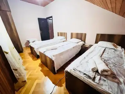 Dato's GuestHouse - 8