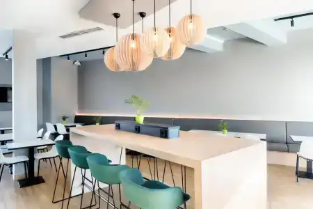 Moxy Berlin Airport - 18