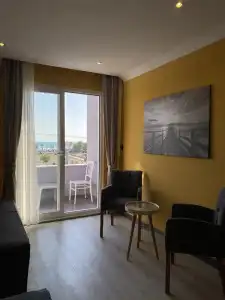 Roy Otel Akçay - 81