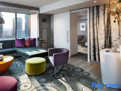W Bellevue - 76